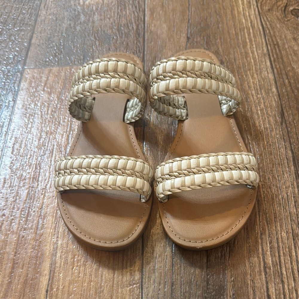 Size 8.5 women's sandals